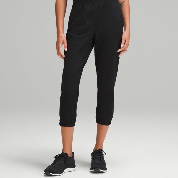 Lululemon Adapted State High Rise cropped Jogger in good condition ππποΈποΈ - Picture 3 of 9